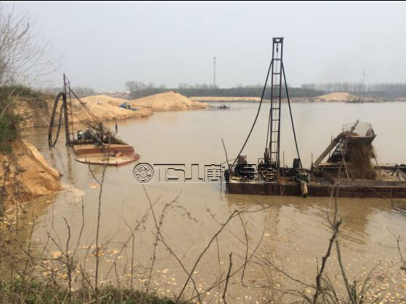 無(wú)節(jié)制開(kāi)采河沙，河堤受損嚴(yán)重