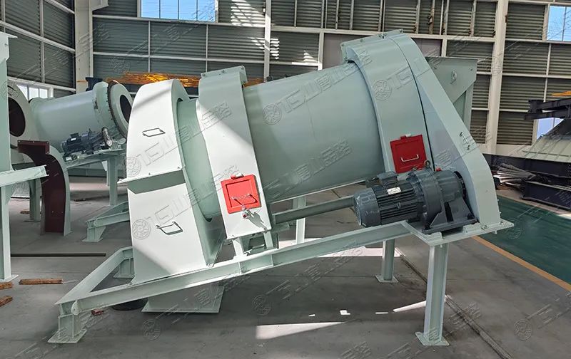 機(jī)制砂防離析、防揚(yáng)塵，有經(jīng)驗(yàn)的砂廠都在用加濕拌和機(jī)