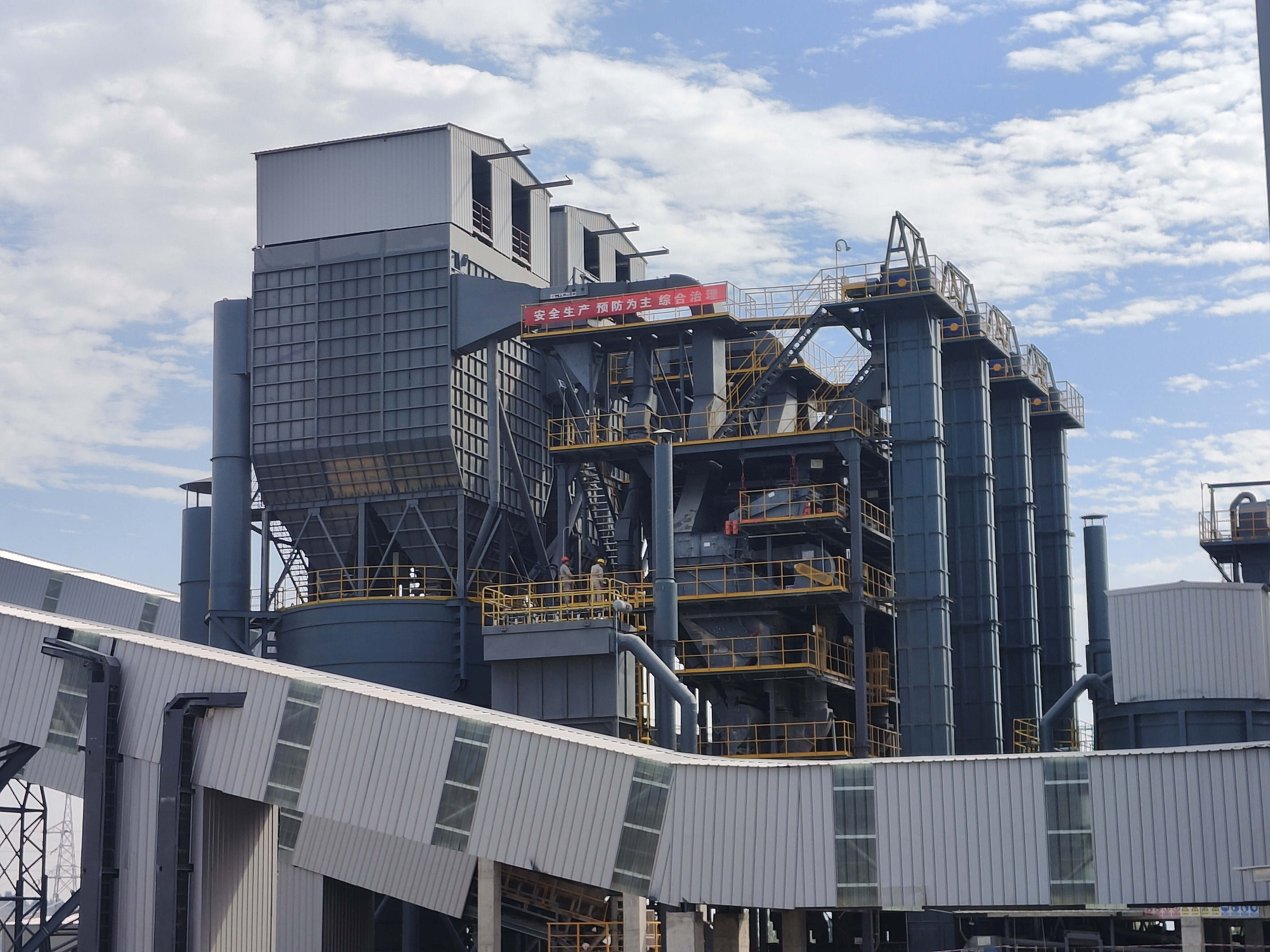 哪些石頭可以制砂？機制砂生產(chǎn)線流程？制砂樓優(yōu)勢？